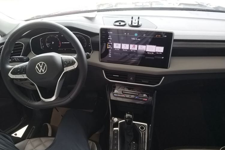 Used Volkswagen Tayron 2023 330TSI Two-Wheel-Drive Luxury Plus Advanced Version Center Console