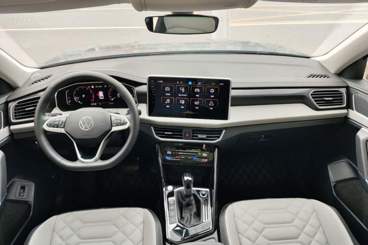 Used Volkswagen Tayron 2023 300TSI Two-Wheel-Drive Luxury Plus Advanced Edition Center Console