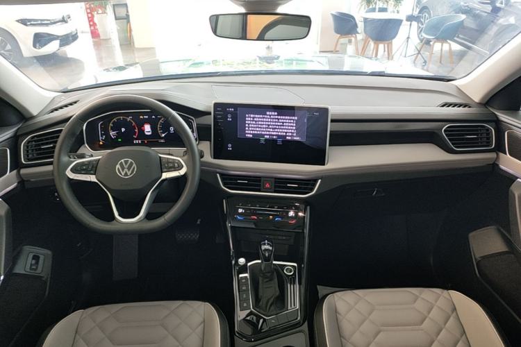 Used Volkswagen Tayron 2023 300TSI Two-Wheel-Drive Luxury Plus Advanced Edition Center Console