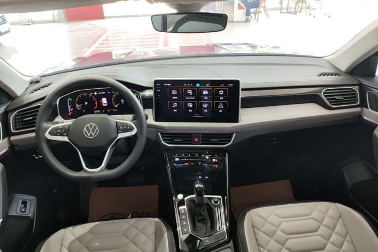 Used Volkswagen Tayron 2023 300TSI Two-Wheel-Drive Luxury Plus Advanced Edition Center Console