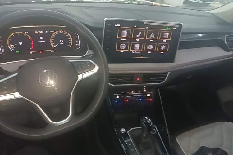 Used Volkswagen Tayron 2023 330TSI Two-Wheel-Drive Luxury Plus Advanced Version Center Console