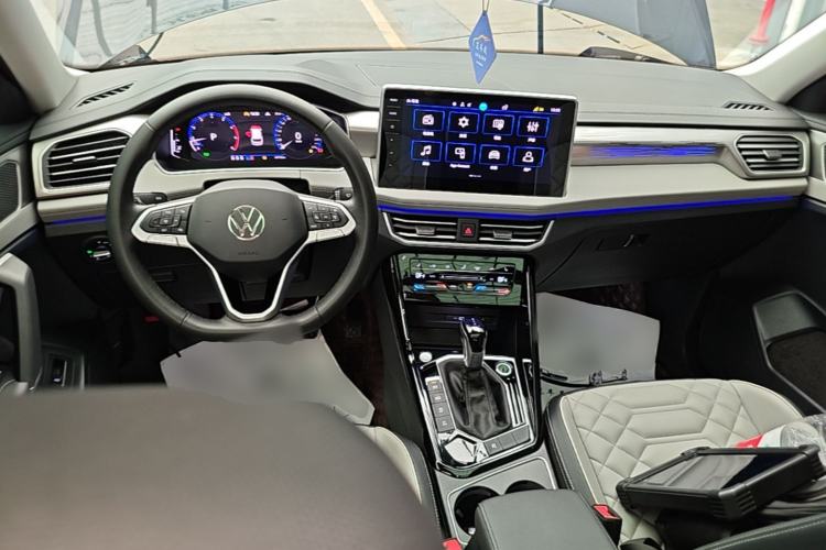 Used Volkswagen Tayron 2023 330TSI Two-Wheel-Drive R-Line High-Energy Version Center Console
