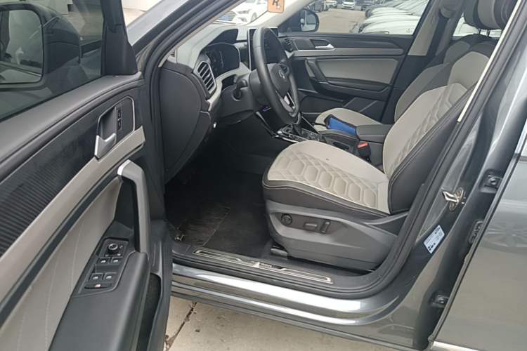 Used Volkswagen Tayron 2023 300TSI Two-Wheel-Drive Luxury Plus Advanced Edition Driver Seat