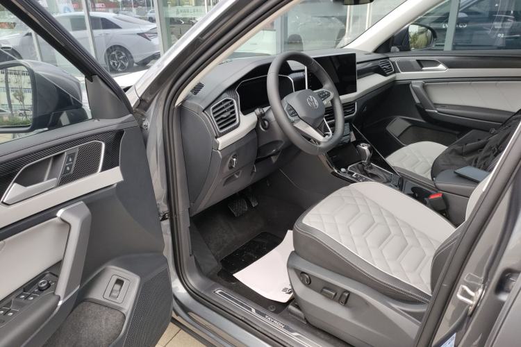 Used Volkswagen Tayron 2023 300TSI Two-Wheel-Drive Luxury Plus Advanced Edition Driver Seat