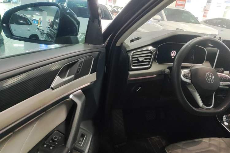 Used Volkswagen Tayron 2023 330TSI Two-Wheel-Drive Luxury Plus Advanced Version Driver Seat