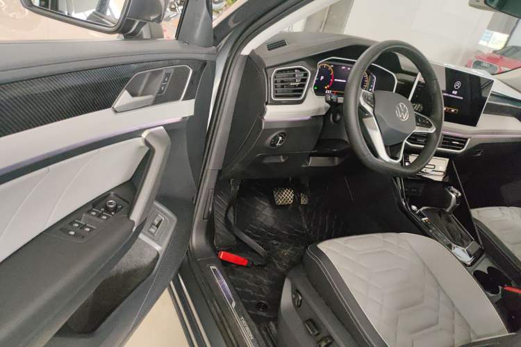 Used Volkswagen Tayron 2023 300TSI Two-Wheel-Drive Luxury Plus Advanced Edition Driver Seat