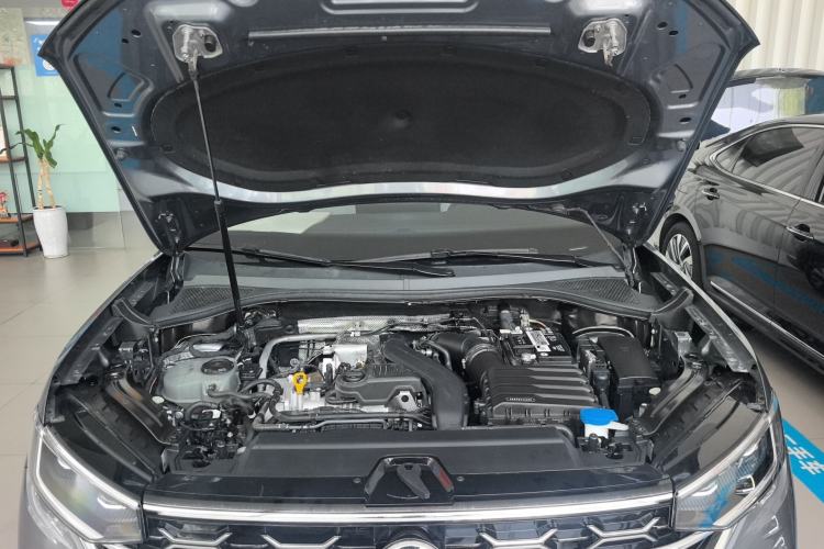 Used Volkswagen Tayron 2023 300TSI Two-Wheel-Drive Luxury Plus Advanced Edition Engine Bay