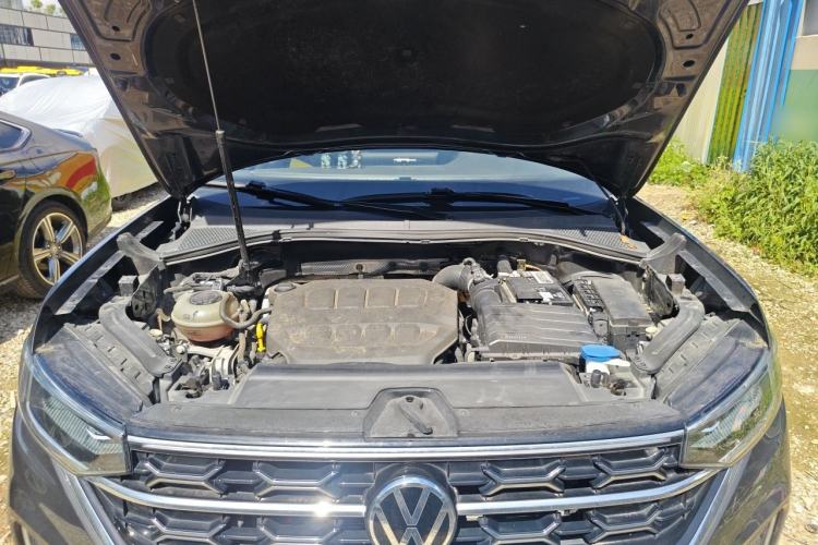 Used Volkswagen Tayron 2023 330TSI Two-Wheel-Drive Luxury Plus Advanced Version Engine Bay