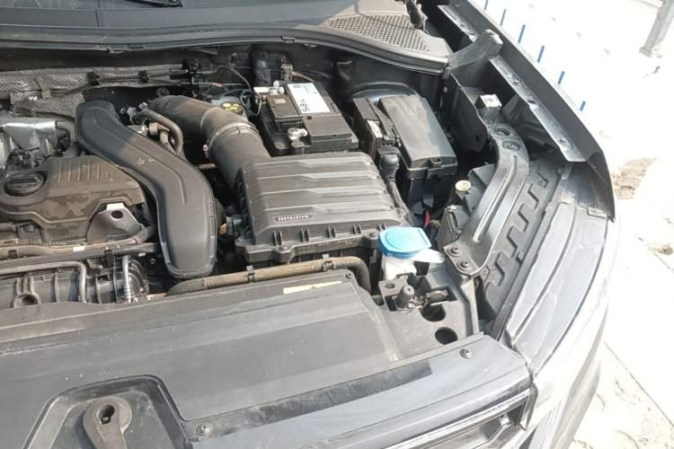 Used Volkswagen Tayron 2023 300TSI Two-Wheel-Drive Luxury Plus Advanced Edition Engine Bay Left
