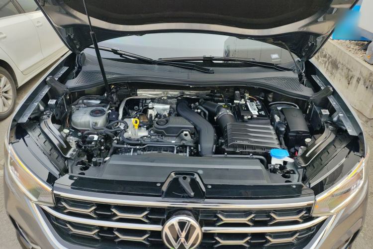 Used Volkswagen Tayron 2023 300TSI Two-Wheel-Drive Luxury Plus Advanced Edition Engine Bay