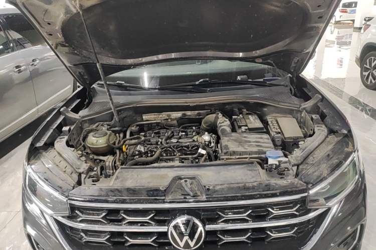 Used Volkswagen Tayron 2023 330TSI Two-Wheel-Drive Luxury Plus Advanced Version Engine Bay
