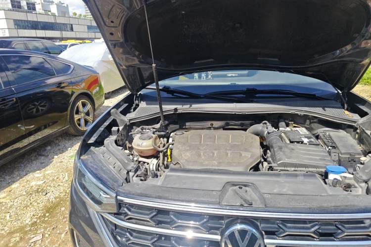 Used Volkswagen Tayron 2023 330TSI Two-Wheel-Drive Luxury Plus Advanced Version Engine Bay Right