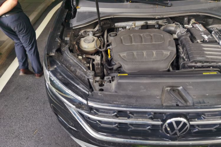 Used Volkswagen Tayron 2023 330TSI Two-Wheel-Drive Luxury Plus Advanced Version Engine Bay Right
