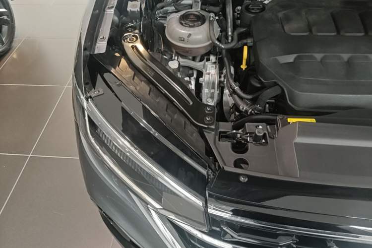 Used Volkswagen Tayron 2023 330TSI Two-Wheel-Drive Luxury Plus Advanced Version Engine Bay Right