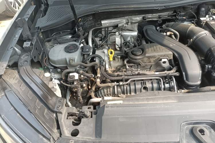 Used Volkswagen Tayron 2023 300TSI Two-Wheel-Drive Luxury Plus Advanced Edition Engine Bay Right