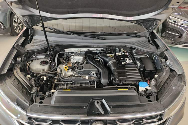 Used Volkswagen Tayron 2023 300TSI Two-Wheel-Drive Luxury Plus Advanced Edition Engine Bay
