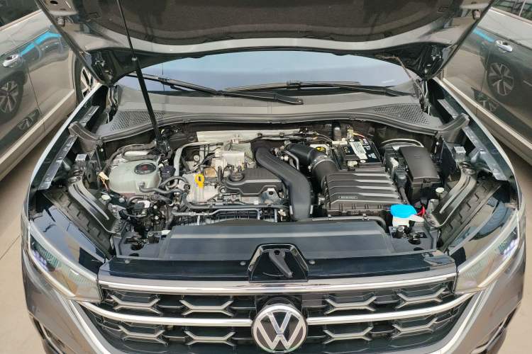 Used Volkswagen Tayron 2023 300TSI Two-Wheel-Drive Luxury Plus Advanced Edition Engine Bay