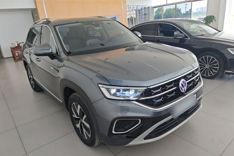 Used Volkswagen Tayron 2023 300TSI Two-Wheel-Drive Luxury Plus Advanced Edition Front Right 45 Deg