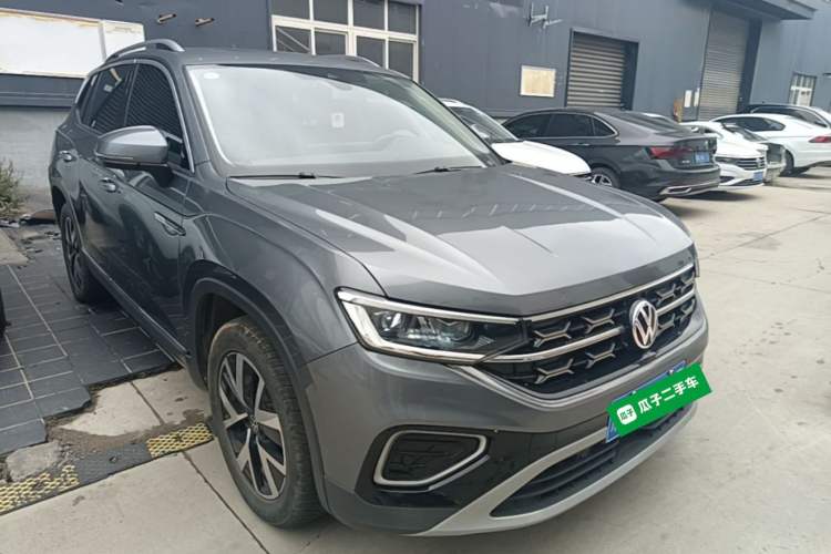 Used Volkswagen Tayron 2023 300TSI Two-Wheel-Drive Luxury Plus Advanced Edition Front Right 45 Deg