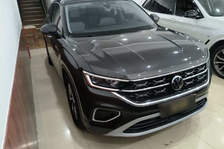 Used Volkswagen Tayron 2023 330TSI Two-Wheel-Drive Luxury Plus Advanced Version Front Right 45 Deg