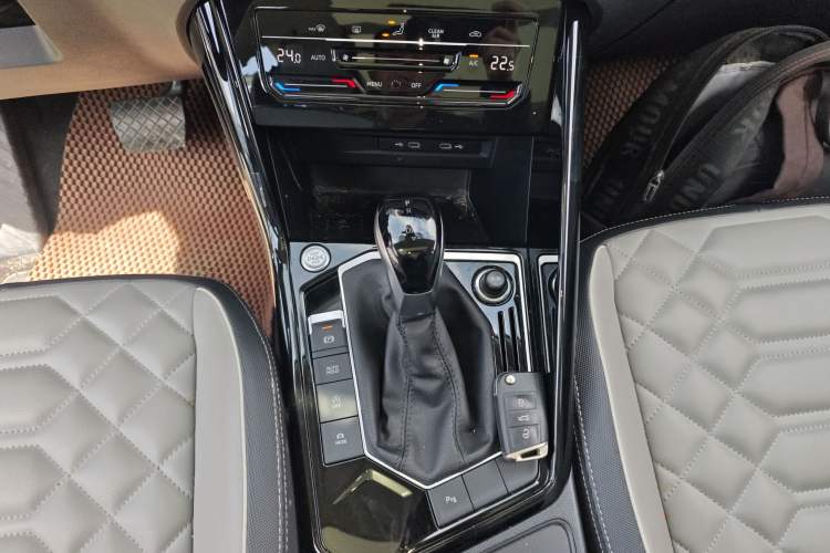 Used Volkswagen Tayron 2023 330TSI Two-Wheel-Drive Luxury Plus Advanced Version Gear Lever
