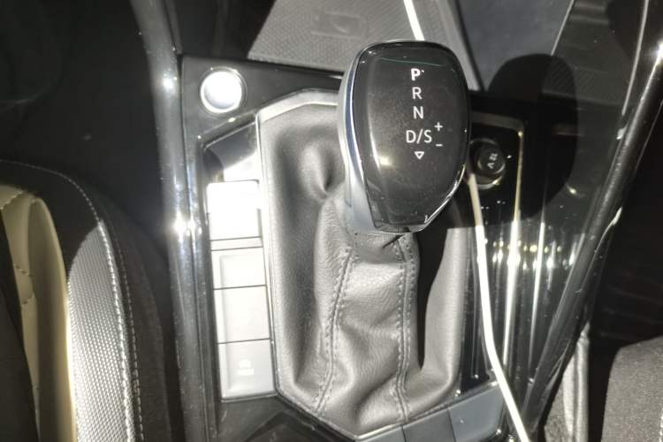 Used Volkswagen Tayron 2023 330TSI Two-Wheel-Drive R-Line High-Energy Version Gear Lever