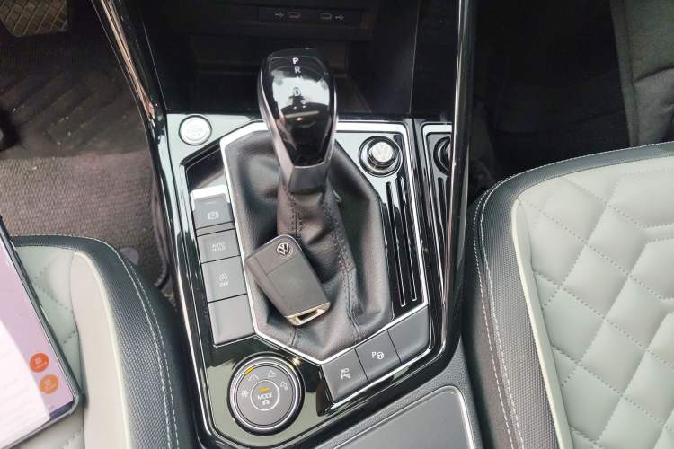 Used Volkswagen Tayron 2023 Revised Version 380TSI All-Wheel Drive R-Line High-Energy Edition Gear Lever