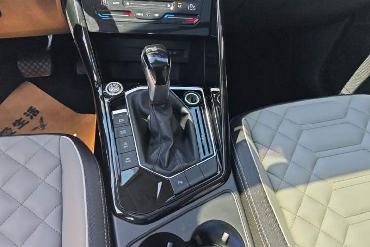 Used Volkswagen Tayron 2023 330TSI Two-Wheel-Drive Luxury Plus Advanced Version Gear Lever