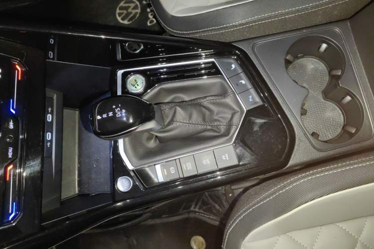 Used Volkswagen Tayron 2023 330TSI Two-Wheel-Drive Luxury Plus Advanced Version Gear Lever