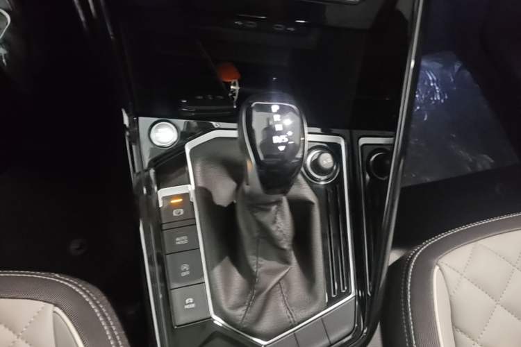 Used Volkswagen Tayron 2023 330TSI Two-Wheel-Drive Luxury Plus Advanced Version Gear Lever