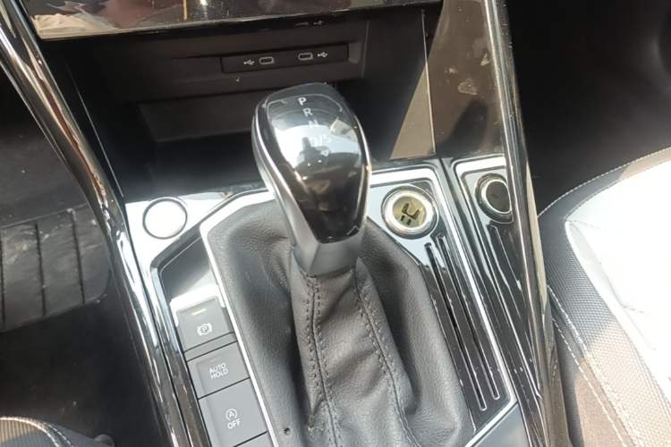 Used Volkswagen Tayron 2023 300TSI Two-Wheel-Drive Luxury Plus Advanced Edition Gear Lever