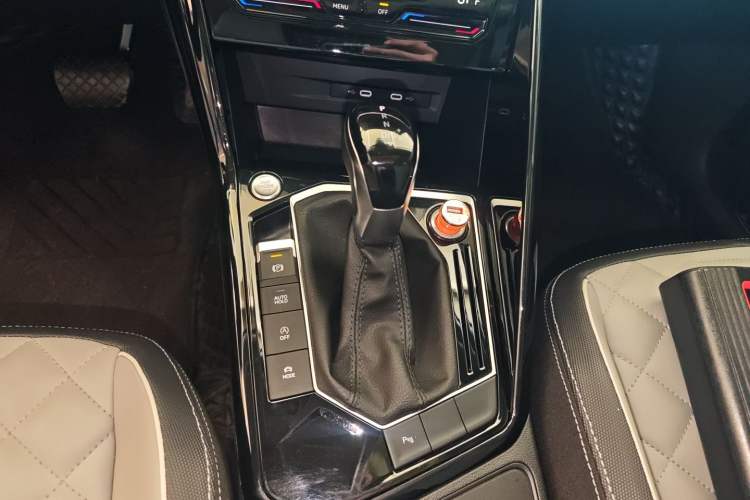 Used Volkswagen Tayron 2023 330TSI Two-Wheel-Drive Luxury Plus Advanced Version Gear Lever