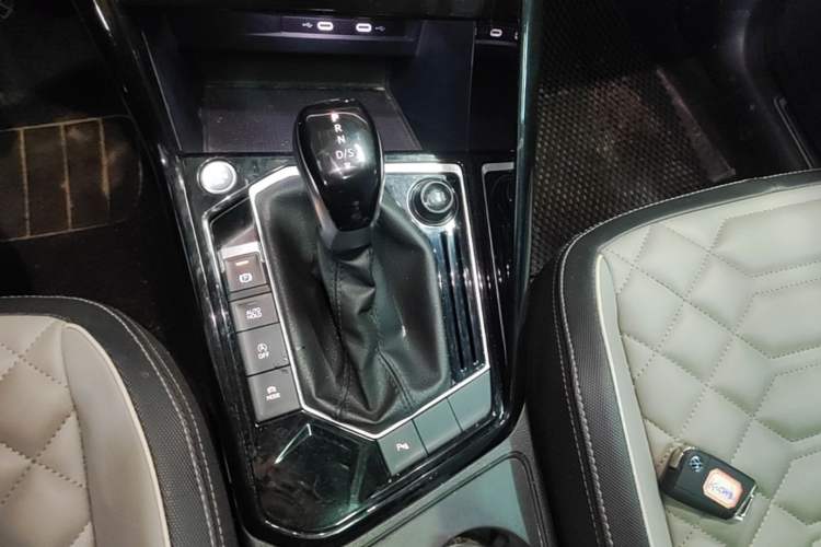 Used Volkswagen Tayron 2023 330TSI Two-Wheel-Drive Luxury Plus Advanced Version Gear Lever