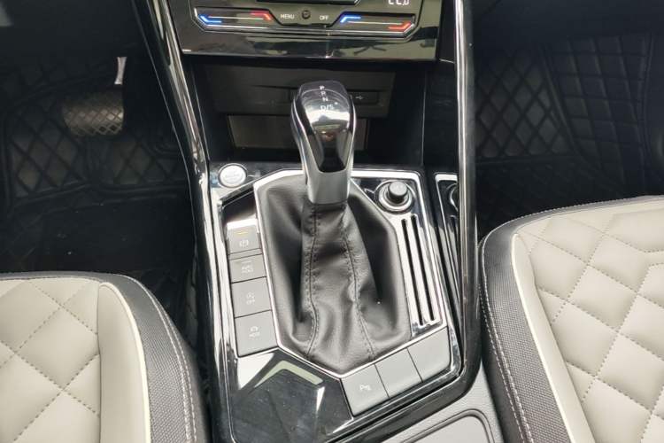 Used Volkswagen Tayron 2023 300TSI Two-Wheel-Drive Luxury Plus Advanced Edition Gear Lever