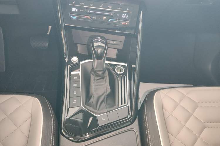 Used Volkswagen Tayron 2023 300TSI Two-Wheel-Drive Luxury Plus Advanced Edition Gear Lever