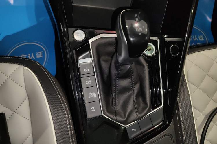 Used Volkswagen Tayron 2023 300TSI Two-Wheel-Drive Luxury Plus Advanced Edition Gear Lever