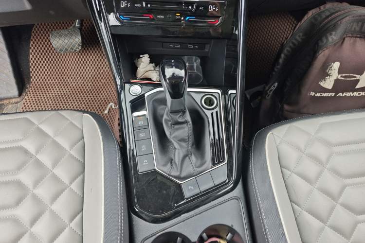 Used Volkswagen Tayron 2023 330TSI Two-Wheel-Drive Luxury Plus Advanced Version Gear Lever