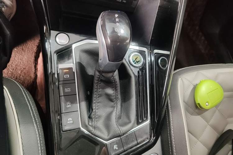 Used Volkswagen Tayron 2023 330TSI Two-Wheel-Drive R-Line High-Energy Version Gear Lever