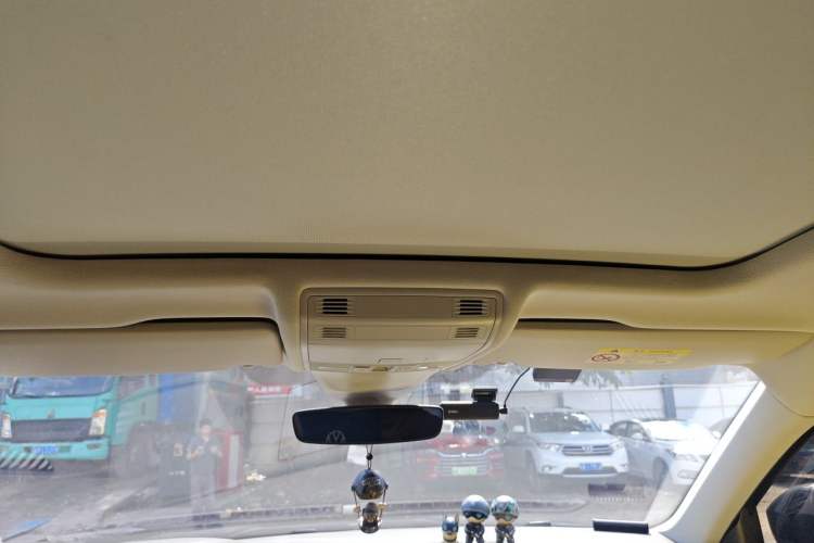 Used Volkswagen Tayron 2023 330TSI Two-Wheel-Drive Luxury Plus Advanced Version Headliner