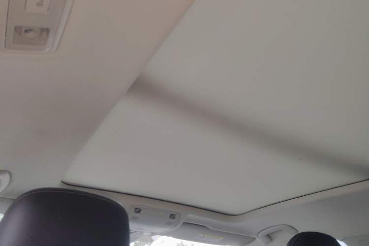 Used Volkswagen Tayron 2023 330TSI Two-Wheel-Drive Luxury Plus Advanced Version Headliner