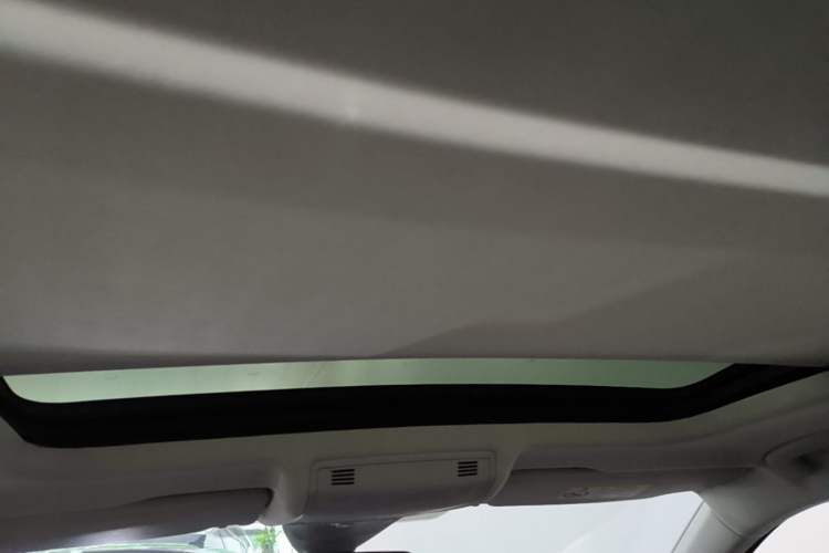 Used Volkswagen Tayron 2023 330TSI Two-Wheel-Drive Luxury Plus Advanced Version Headliner