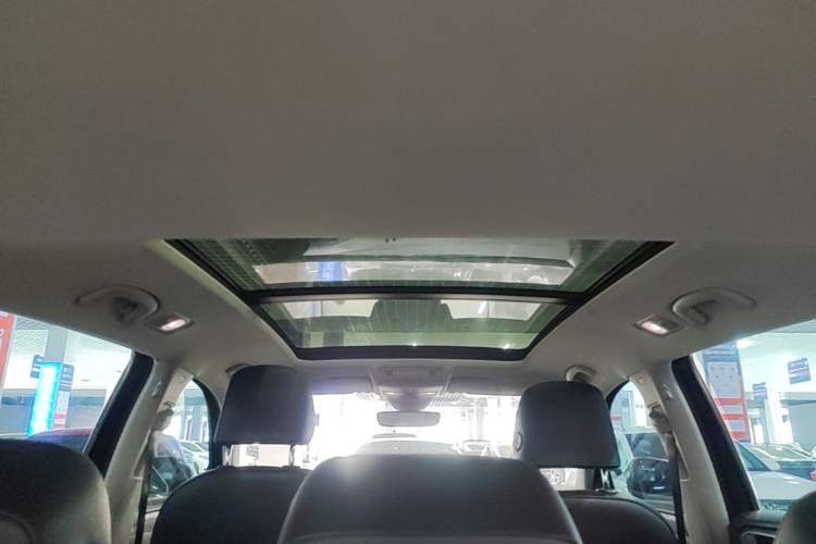 Used Volkswagen Tayron 2023 330TSI Two-Wheel-Drive Luxury Plus Advanced Version Headliner