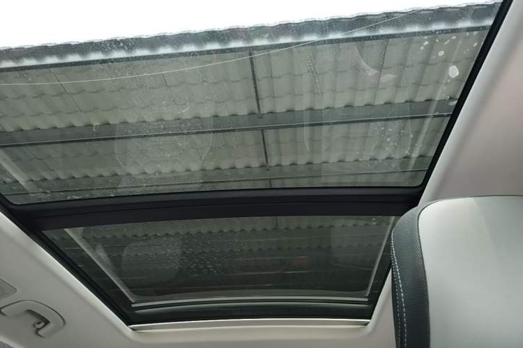 Used Volkswagen Tayron 2023 330TSI Two-Wheel-Drive Luxury Plus Advanced Version Headliner