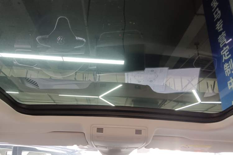 Used Volkswagen Tayron 2023 330TSI Two-Wheel-Drive Luxury Plus Advanced Version Headliner