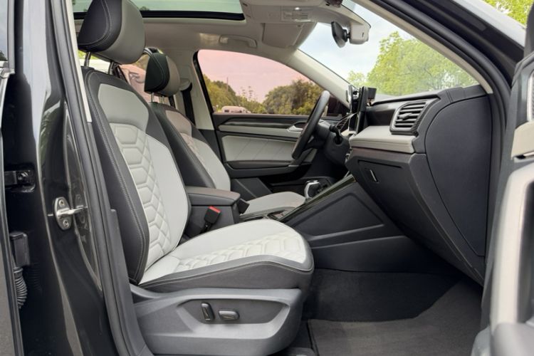 Used Volkswagen Tayron 2023 330TSI Two-Wheel-Drive Luxury Plus Advanced Version Interior 1