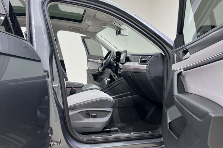 Used Volkswagen Tayron 2023 280TSI Two-Wheel-Drive Luxury Plus Advanced Version Interior 1