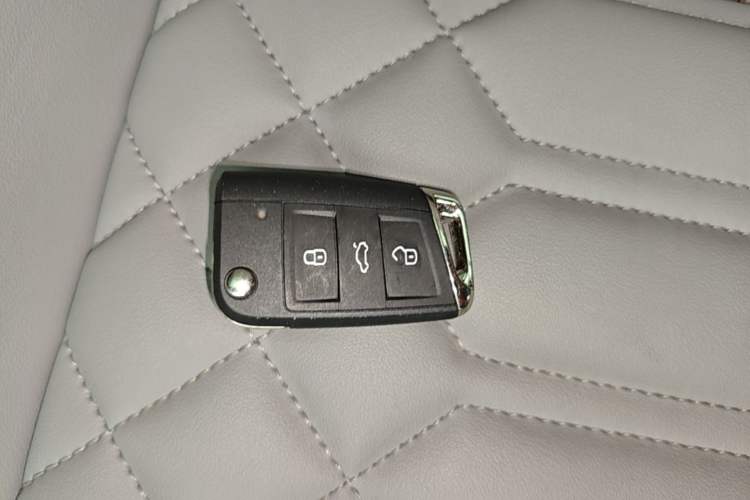 Used Volkswagen Tayron 2023 330TSI Two-Wheel-Drive R-Line High-Energy Version Interior 1