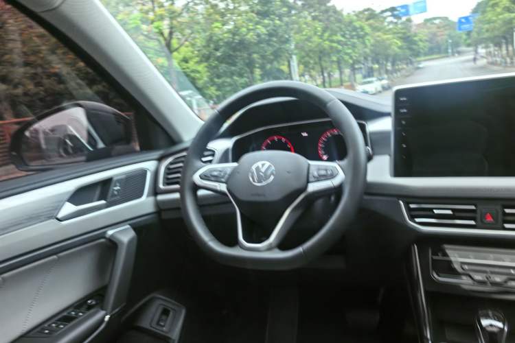 Used Volkswagen Tayron 2023 Revised Version 380TSI All-Wheel Drive R-Line High-Energy Edition Interior 2