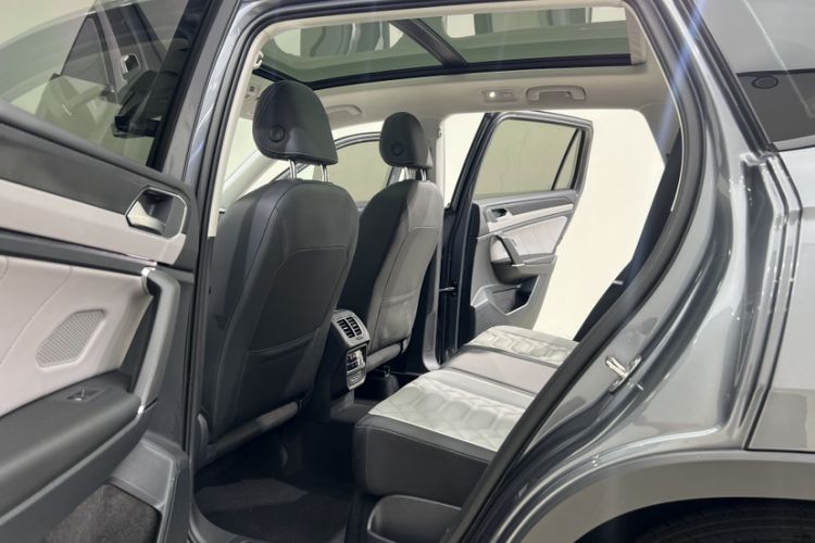Used Volkswagen Tayron 2023 280TSI Two-Wheel-Drive Luxury Plus Advanced Version Interior 2