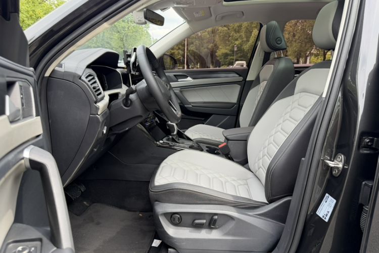 Used Volkswagen Tayron 2023 330TSI Two-Wheel-Drive Luxury Plus Advanced Version Interior 3